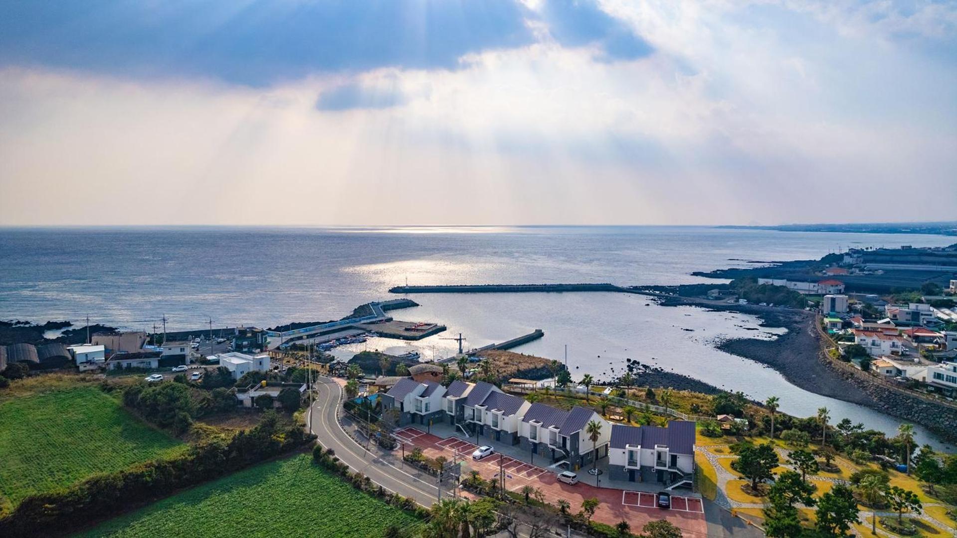 Jeju Badayeon Villa Сеогвипо Екстериор снимка