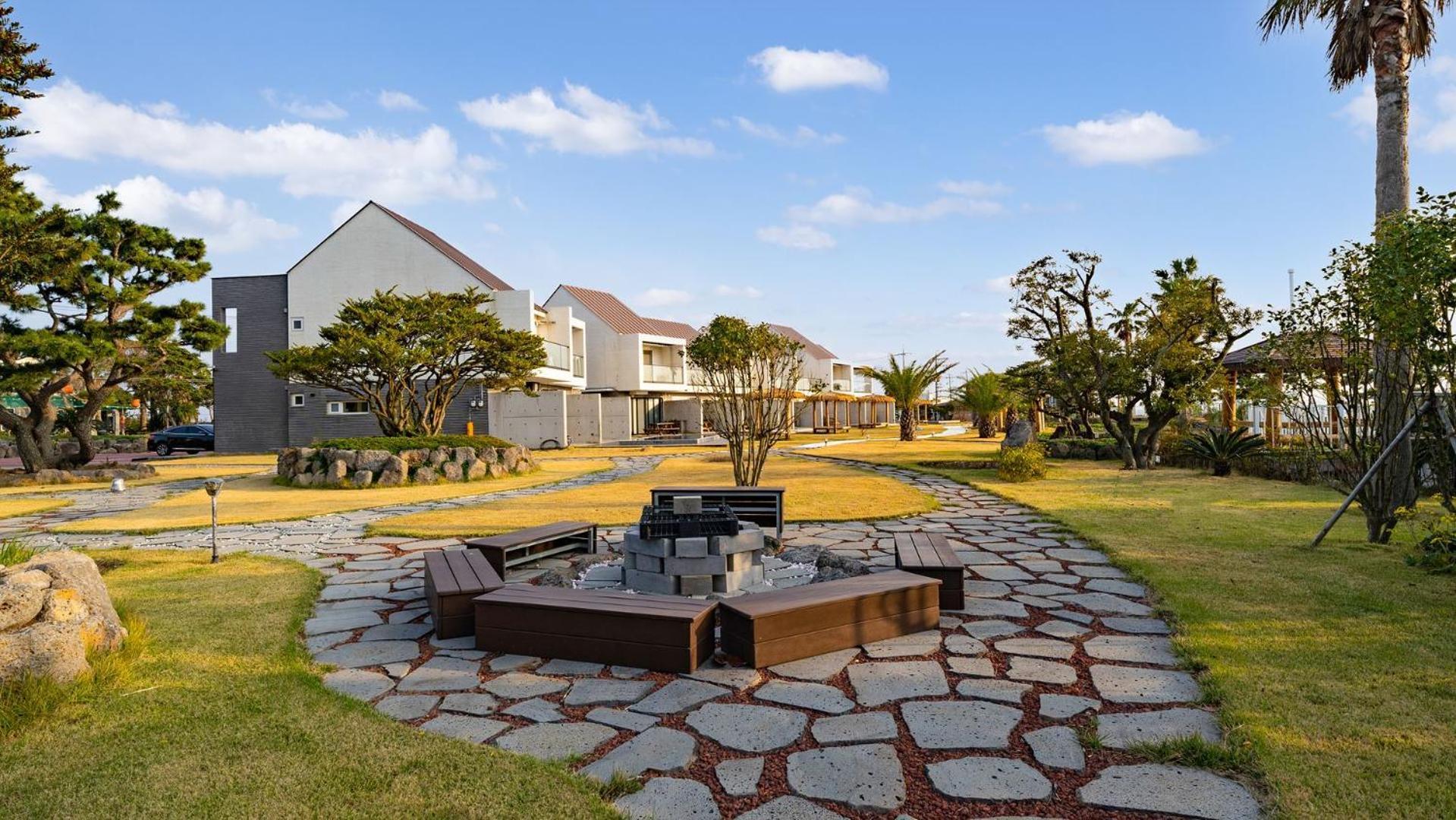 Jeju Badayeon Villa Сеогвипо Екстериор снимка