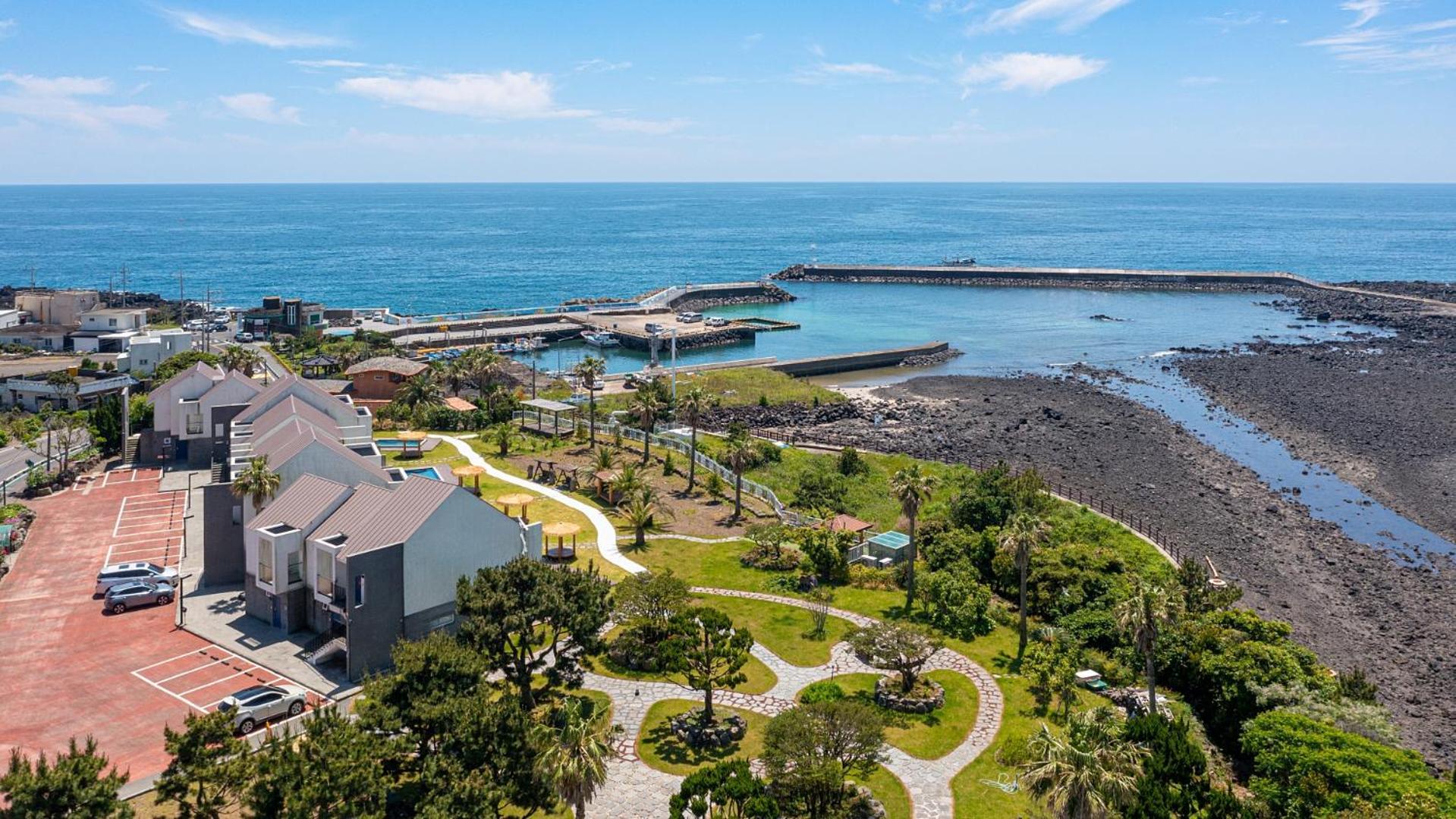 Jeju Badayeon Villa Сеогвипо Екстериор снимка